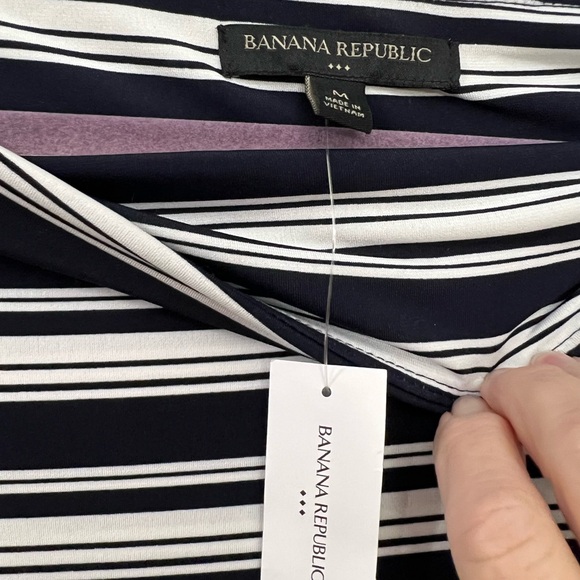 NWT Banana Republic bandou striped top. 18”pit to pit. - Picture 3 of 4